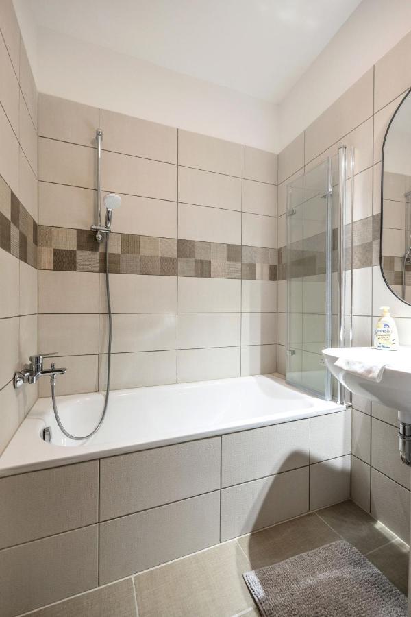 Walnut Tree Apartment Budapeşte Dış mekan fotoğraf
